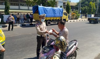 Ops-Patuh-Ranakah-di-Kota-Kupang,-Sejumlah-Pengendara-Diberikan-Masker