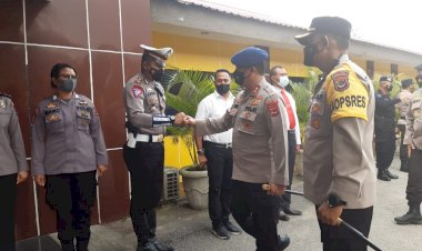 Kepada-Personil-Polres-Sumba-Barat,-Kapolda-NTT-Ingatkan-Untuk-Tetap-Menjaga-Etika-Profesi-dan-Institusi