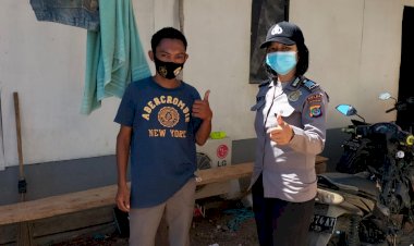 Tekan-Penyebaran-Covid-19,-Personel-Ditbinmas-Polda-NTT-Bagi-Masker-kepada-Masyarakat