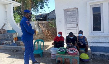 Cegah-Terjadinya-Gangguan-Kamtibmas,-Personil-Ditpolairud-Polda-NTT-Rutin-Gelar-Patroli-Imbau-di-Wilayah-Pesisir-Waigapu