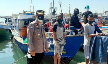 Jalin-Komunikasi-Efektif-Guna-Cipta-Kondisi-Kamtibmas-Ditengah-Pandemi-Covid-19,-Personel-Ditbinmas-Polda-NTT-Terus-Beri-Edukasi-Kepada-Masyarakat