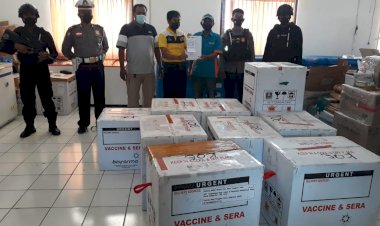 Penambahan-10-Koli-Vaksin-Jenis-Astra-Zaneca-Dikawal-Ketat-oleh-Tim-Gabungan-Polda-NTT