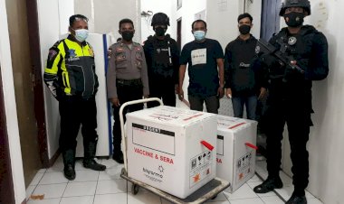 Dukung-Program-Vaksinasi,-Polda-NTT-Kawal-VVIP-17-koli-Vaksin-Covid-19-Kedatangan-Vaksin-Covid-19