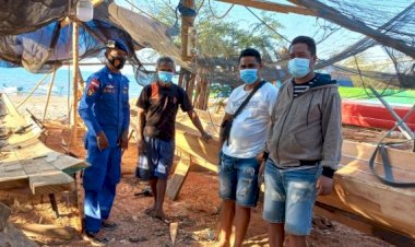 Personel-Ditpolairud-Polda-NTT-Imbau-Nelayan-Manikin-Untuk-Tidak-Gunakan-Cara-yang-Instan-Dalam-Menangkap-Ikan