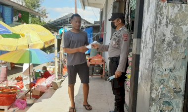 Cegah-Penyebaran-Covid-19,-Ditbinmas-Polda-NTT-Beri-Edukasi-dan-Bagi-Bagi-Masker-kepada-Masyarakat-Kota-Kupang