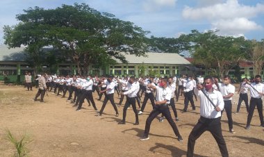 Jelang-Penutupan-Pelatihan-Satpam-di-Perbatasan,-Ditbinmas-Polda-NTT-Bekali-Peserta-dengan-Beladiri-Tongkat-Borgol