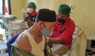 Percepat-Penanganan-Covid-19-di-Wilayah-NTT,-Biddokkes-Polda-NTT-Gelar-Vaksinasi-Tahap-I-dan-II