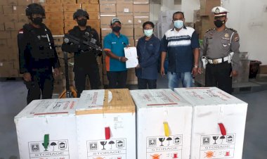 14.970-Vial-Vaksin-Coronavac-Tiba-di-Kupang,-Dikawal-Ketat-Personel-Polda-NTT