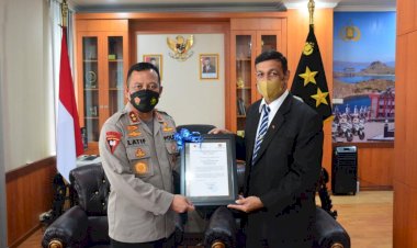 Pelihara-Keamanan-dan-Perdamaian-di-Perbatasan,-Kapolda-NTT-Terima-Penghargaan-dari-Perdana-Menteri-RDTL