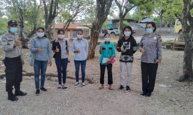 Bagi-Masker-dan-Imbau-Prokes,-Tim-KRYD-Ditbinmas-Polda-NTT-Sasar-Warga-Masyarakat-Penfui