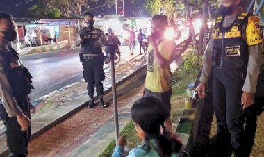 Tekan-Penyebaran-Covid-19,-Tim-Patroli-KRYD-Turjawali-Ditsamapta-Polda-NTT-Imbau-Masyarakat-Terapkan-Prokes