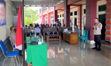 Beri-Arahan-Kepada-Personel-Polres-Manggarai-Timur,-Kabidpropam-Polda-NTT-:-Jadilah-Polisi-Yang-Baik-dan-Memahami-Tupoksi-Polri