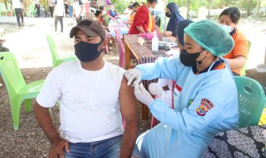 Putus-Rantai-Penyebaran-Covid-19,-Biddokkes-Polda-NTT-Terus-Berikan-Pelayanan-Vaksin-Bagi-Masyarakat-Kota-Kupang
