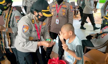 Kegiatan-IAWP-di-Labuan-Bajo,-Polwan-RI-Sempatkan-Kunjungi-Panti-Asuhan-Beri-Bantuan-Sosial