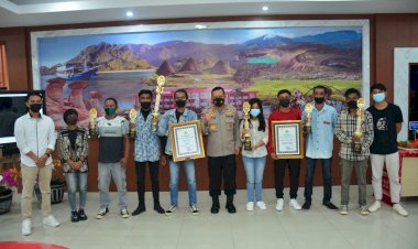 Penyerahan-Piala-dan-Hadiah-Bhayangkara-Mural-Festival-2021,-Kapolda-NTT-:-Mural-Merupakan-Salah-Satu-Seni-yang-Disejajarkan-dengan-Seni-Fenomenal-lain-di-Beberapa-Belahan-Dunia