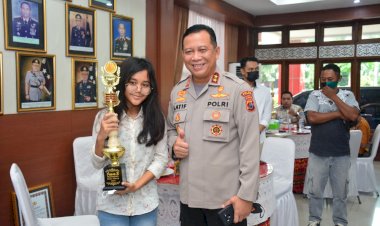 Juara-3-Bhayangkara-Mural-Festival-2021,-Sendy-Si-Pemural-Cilik-Dapat-Perhatian-Khusus-dari-Kapolda-NTT