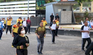 Jaga-Kesahatan,-Kapolda-NTT-Berolahraga-Bersama-Para-Pejabat-Utama-Polda-NTT