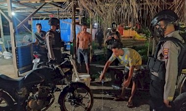 Cipta-Kondisi-Aman-dan-Kondusif,-Raimas-Ditsamapta-Polda-NTT-Rutin-Patroli-Harkamtibmas-dan-Dialogis