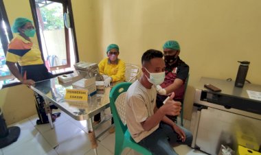 Biddokkes-Polda-NTT-Gencarkan-Pelayanan-Percepatan-Vaksinasi-Bagi-Masyarakat-Kota-Kupang