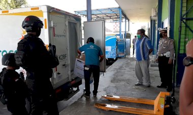 Percepat-Program-Vaksinasi-di-NTT,-Pagi-Ini-500-Vial-Vaksin-Covid-19-Tiba-di-Kupang
