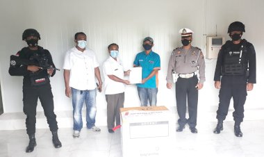 Polda-NTT-Kawal-VVIP-Kedatangan-970-Vial-Vaksin-Az-Newzealand-yang-Distribusikan-Pemerintah-Pusat-Untuk-di-Wilayah-NTT