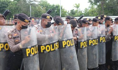 Terus-Latih-Peningkatan-Kemampuan-Dalmas,-Dirsamapta-Polda-NTT-:-Kita-Siap-Siaga-Dalam-Menghadapi-Segala-Bentuk-Ancaman