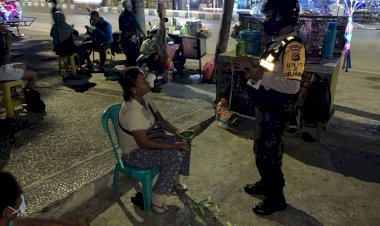 Di-Masa-Pandemi-Covid-19,-Turjawali-Ditsamapta-Polda-NTT-Terus-Beri-Imbauan-Prokes-Kepada-Masyarakat