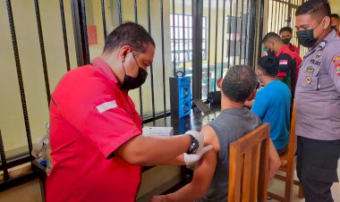 Percepatan-Program-Pemerintah,-Para-Tahanan-Polda-NTT-Jalani-Vaksinasi-Covid-19-Tahap-I-dan-II
