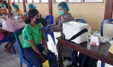 Terus-Tingkatkan-Komunal-Bagi-Masyarakat,-RSB-Titus-Uly-Kupang-Beri-Layanan-Vaksinasi-di-Gereja-St.-Gregorius-Oleta