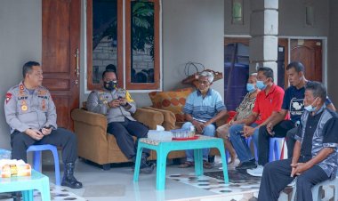 Beri-Penguatan,-Kapolda-NTT-Kunjungi-Keluarga-Korban-Pembunuhan-di-Kota-Kupang