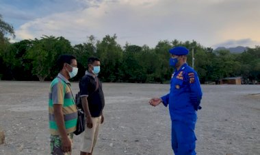 Cegah-Penyebaran-Virus,-Personel-Ditpolairud-Polda-NTT-Ingatkan-Warga-Belu-Kurangi-Kerumunan-Saat-Melaut
