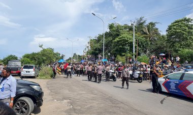 Ratusan-Personel-Polda-NTT-Amankan-Rekonstruksi-Kasus-Pembunuhan-Ibu-dan-Anak-di-Kota-Kupang