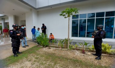 Hari-Kedua-Rekonstruksi-Kasus-Pembunuhan-Ibu-dan-Anak-di-Kawal-Ketat-oleh-Personel-Satbrimobda-NTT