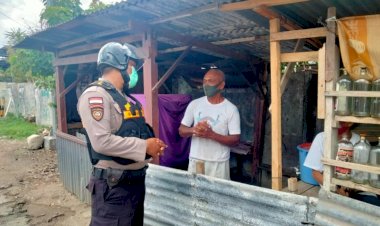 Patroli-Dialogis-di-Kota-Kupang,-Personel-Turjawali-Ditsamapta-Polda-NTT-Ajak-Warga-Jaga-Kamtibmas-dan-Terapkan-Prokes