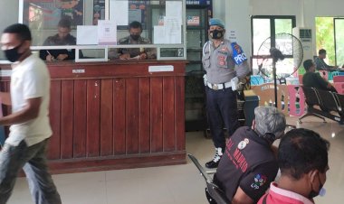 Tingkatkan-Pengawasan-Diloket-Pelayanan-Samsat-Provost-Polda-NTT-Lakukan-Piket-Jaga