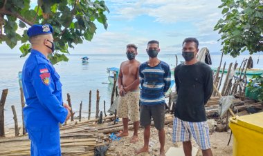Sambangi-Wilayah-Pesisir-Flotim,-Personel-Ditpolairud-Polda-NTT-Ingatkan-Warga-Antisipasi-Cuaca-Buruk-Saat-Melaut
