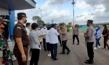 Perdana-ke-Kabupaten-Rote-Ndao,-Kapolda-NTT-Disambut-Hangat-Bupati-dan-Forkopimda