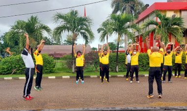 Jaga-Kebugaran,-Personel-Polda-NTT-Lakukan-Olahraga-Mandiri