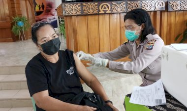 RS-Bhayangkara-Gadeng-GMIT-Nazaret-Gelar-Vaksinasi-Bagi-Masyarakat-Kota-Kupang