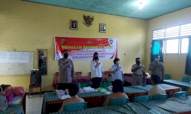 Cegah-Paham-Intoleransi,-Radikalisme-dan-Terorisme,-Ditbinmas-Polda-NTT-Gelar-Penyuluhan-di-SMP-N-4Kota-Kupang