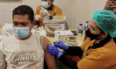 Tim-Vaksinator-Biddokkes-Polda-NTT-Beri-Pelayanan-Vaksinasi-Bagi-Para-Pelaku-Pariwisata-di-Kota-Kupang