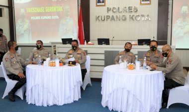 Tinjau-Vaksinasi-di-Polres-Kupang-Kota,-Wakapolda-NTT-Ikuti-Arahan-dari-Kapolri-Secara-Virtual