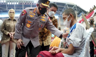 Tinjau-Vaksinasi-Se-Indonesia,-Kapolri-Dorong-Percepatan-Target-Dosis-Dua-dan-Booster