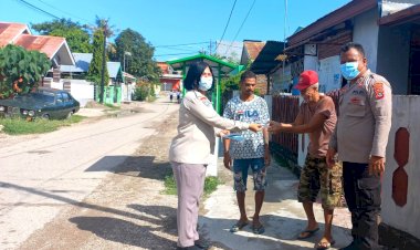 Tangkal-Omicron,-Personel-Ditbinmas-Polda-NTT-Masif-Berikan-Imbauan-Serta-Bagikan-Masker