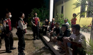 Cegah-Terjadinya-Gangguan-Kamtibmas,-Unit-Turjawali-Ditsamapta-Polda-NTT-Patroli-Sambangi-Warga-Fatukoa