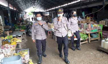 Ingatkan-Masyarakat-Taat-Prokes,-Satgas-Binmas-Ops-Aman-Nusa-II-Turangga-Patroli-di-Pasar