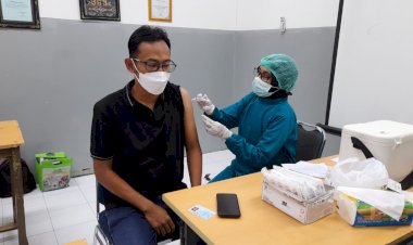 Tingkatkan-Pelayanan-Bagi-Masyarakat,-RS-Bhayangkara-Gelar-Percepatan-Vaksinasi-Pfizer-di-Hipermart