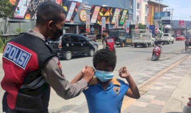 Tim-Satgas-3-Ops-Aman-Nusa-II-Turangga-2020-Patroli-Prokes-dan-Bagi-Masker