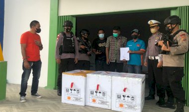 Tiba-di-Kupang-Vaksin-Moderna-Sebanyak-3-Koli-Dikawal-VVIP-Oleh-Satgas-Ops-Aman-Nusa-II-Turangga