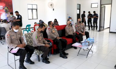 Vaksinasi-di-Klinik-Pratama-Turangga-Ditinjau-Langsung-Wakapolda-NTT